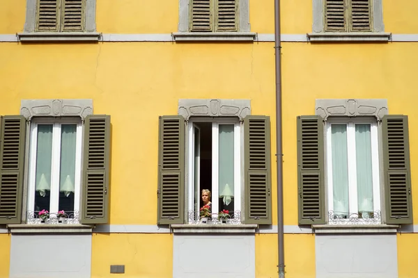 Bergamo Italy April 2019 Everyday Life Tourists Townspeople Beautiful Medieval — Stock Photo, Image