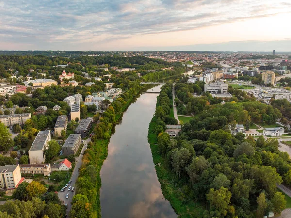 Gyönyörű Vilnius Város Panoráma Ősszel Narancs Sárga Lombozat Légi Esti — Stock Fotó