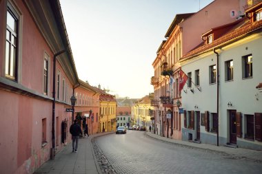 VILNIUS, LITHUANIA - Ekim 2020: Vilnius, Litvanya 'da bir bohem ve sanatsal bölge olan Uzupis' in ana caddesi.