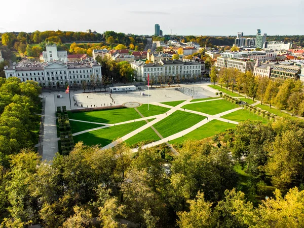 维尔纽斯Lukiskes广场新装修一新的空中景观 立陶宛中心城市维尔纽斯古城的日落景观 — 图库照片