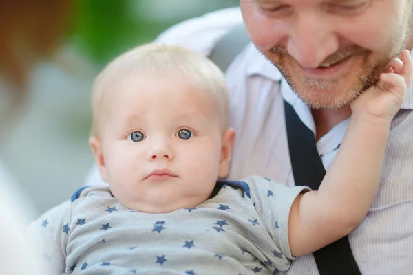 Baba ile bebek evlat — Stok fotoğraf