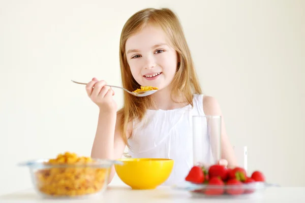 Girl eating cereal with milk — Stock Photo, Image