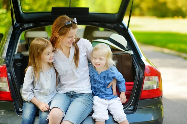 Familia va de vacaciones — Foto de Stock