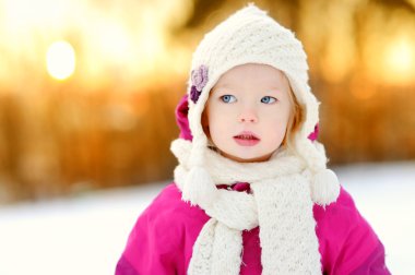 kız kış gününde