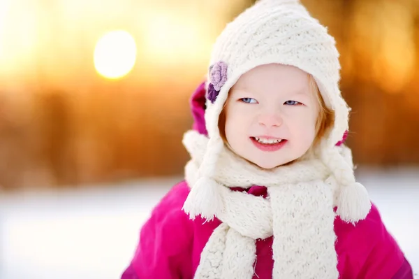 Dívka na zimní den — Stock fotografie