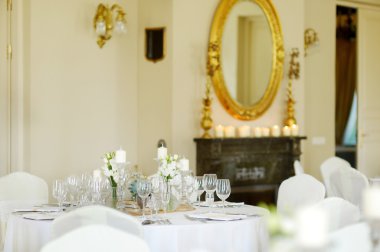 Düğün için masa hazır.