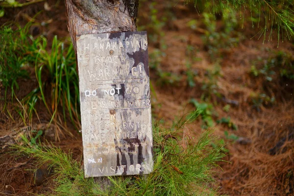 Warnschild am Strand von Hanakapiai — Stockfoto