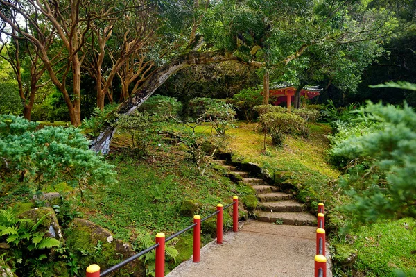 Parque cerca del templo Byodo-in — Foto de Stock