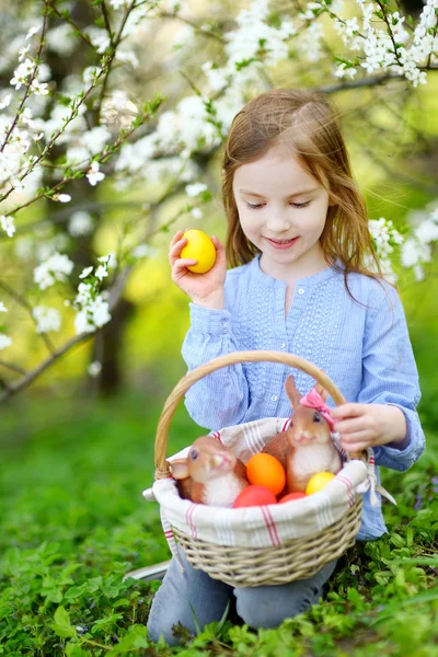 Little girl Easter basket with eggs — Stock Photo, Image