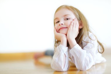 Şirin küçük kız.