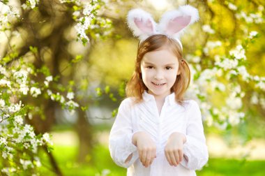 easter bunny kulaklar, küçük kız