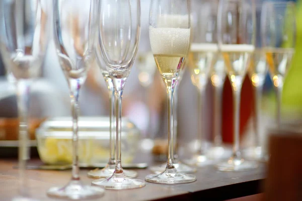 Bicchieri di vino a festa — Foto Stock