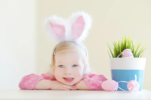 Petites sœurs aux oreilles de lapin de Pâques — Photo