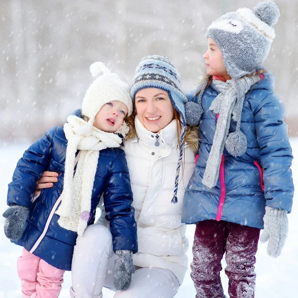 Mother and daughters on winter day — Stock Photo, Image