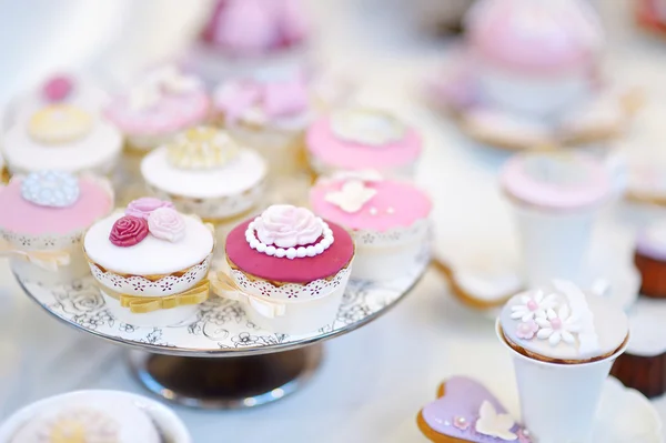 Cupcakes till bröllopsfest — Stockfoto