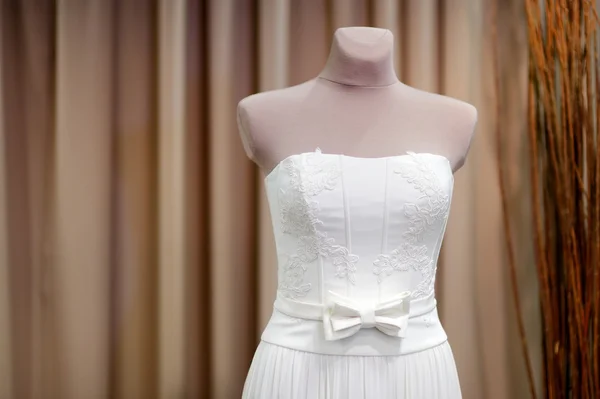 Vestidos de casamento em manequins — Fotografia de Stock