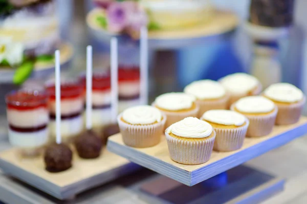 Läckra muffins för bröllop — Stockfoto