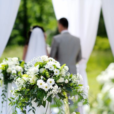 Düğün süslemeleri beyaz çiçekler