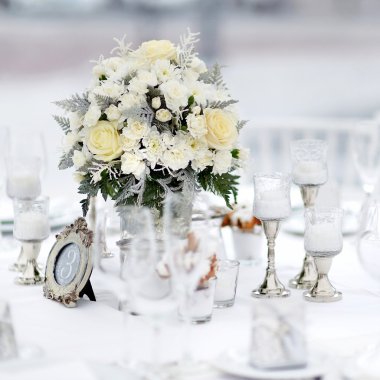 Düğün için küme tablo