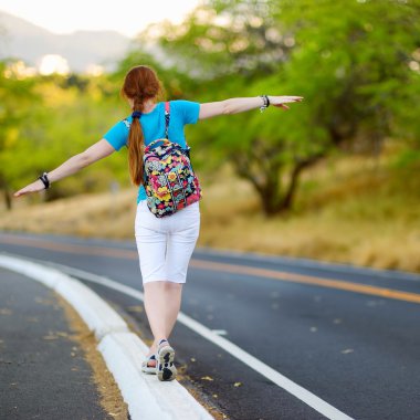 Sırt çantası ile genç turizm