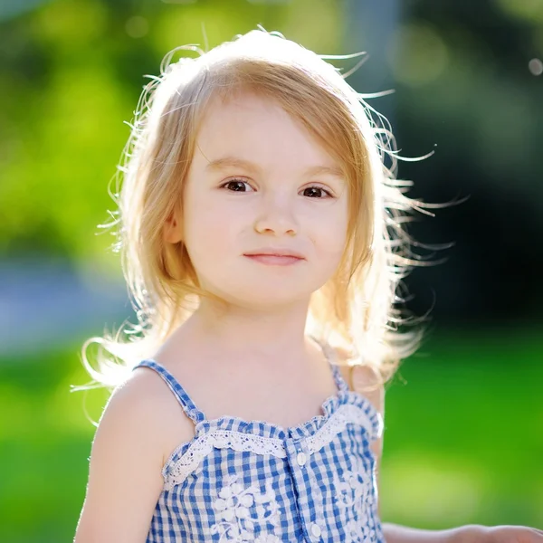 Niña sonriendo —  Fotos de Stock