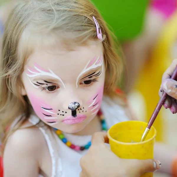 Little girl getting face painted — Stock Photo, Image