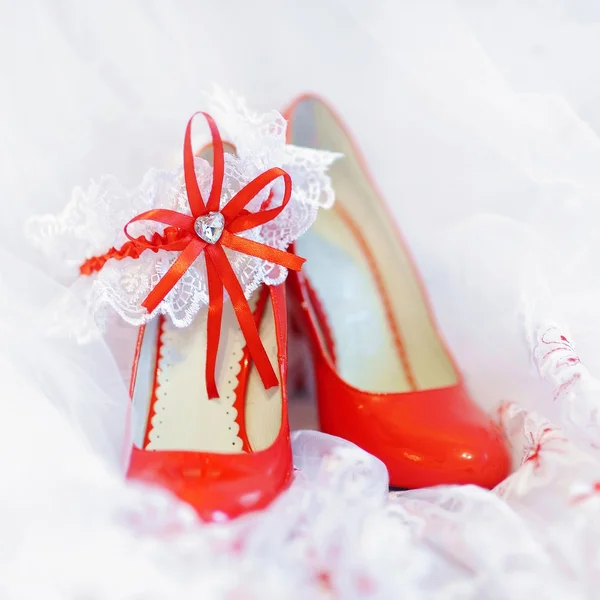 Bright red bridal heels — Stock Photo, Image