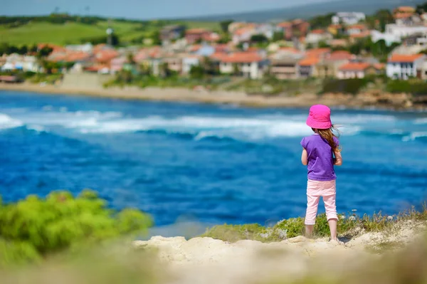 Küçük kız Sardunya, İtalya — Stok fotoğraf