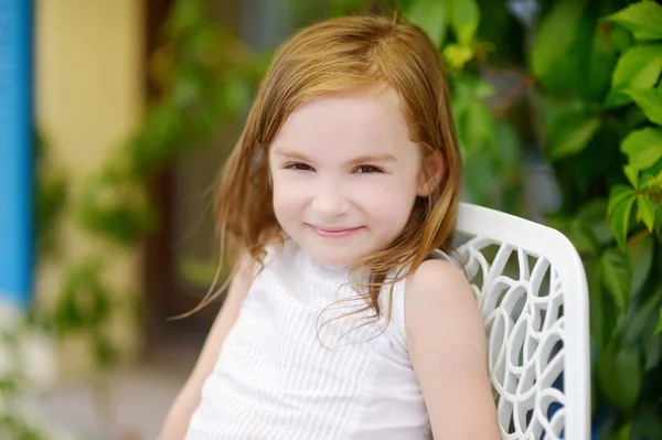 Retrato de menina adorável — Fotografia de Stock