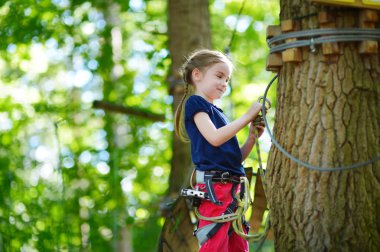 Macera Parkı, küçük kız