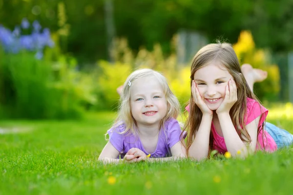 Sisters having fun on the grass — Stock Photo, Image