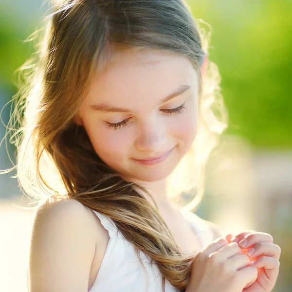 Little girl on summer day — Stock Photo, Image