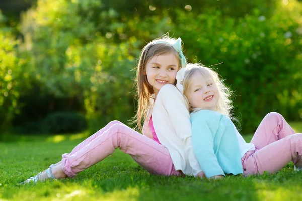 Sisters having fun on the grass — Stock Photo, Image