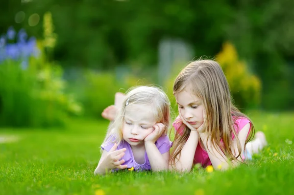 Sisters having fun on the grass — Stock Photo, Image