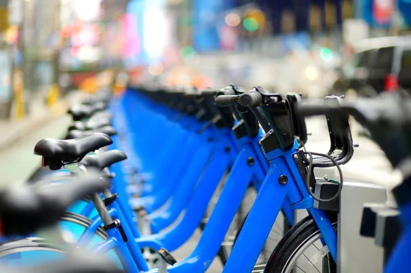 Fila de bicicletas de ciudad en alquiler, EE.UU. — Foto de Stock