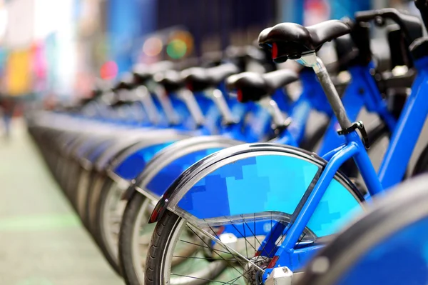 Fila de bicicletas de ciudad en alquiler, EE.UU. — Foto de Stock