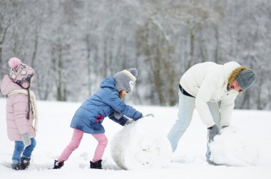 küçük kız kış park