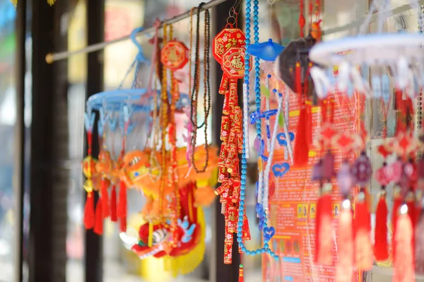 Decorações chinesas vermelhas em Chinatown — Fotografia de Stock