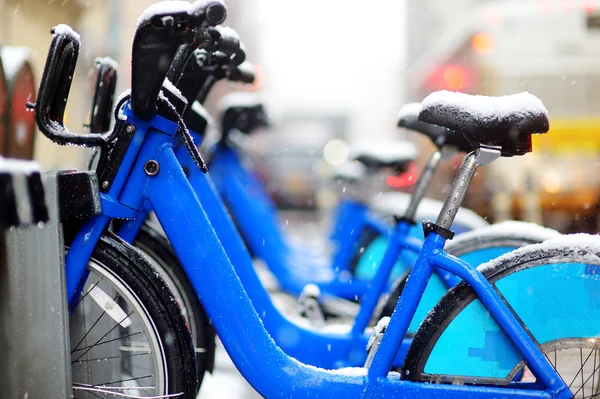 Rental city bikes covered with snow — Stock Photo, Image