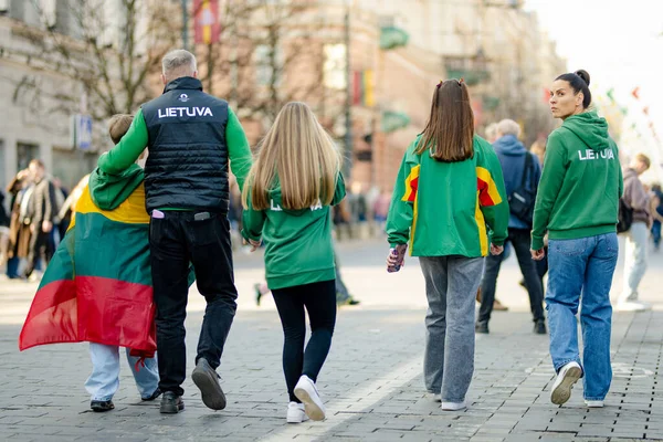 VILNIUS, LITHUANIA - 11 Mart 2025: Binlerce insan, Litvanya 'nın bağımsızlığını geri kazanmasının 35. yıldönümü münasebetiyle bayram etkinliklerine katıldı. Vilnius 'ta şenlik aktiviteleri.