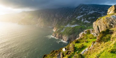 Slieve Ligi, İrlanda'nın en yüksek deniz kayalıkları, bu muhteşem costal sürüş güzergahı boyunca güney batı Donegal bulunan. Wild Atlantic Way güzergahı, Co Donegal, İrlanda'nın en popüler duraklarından biri