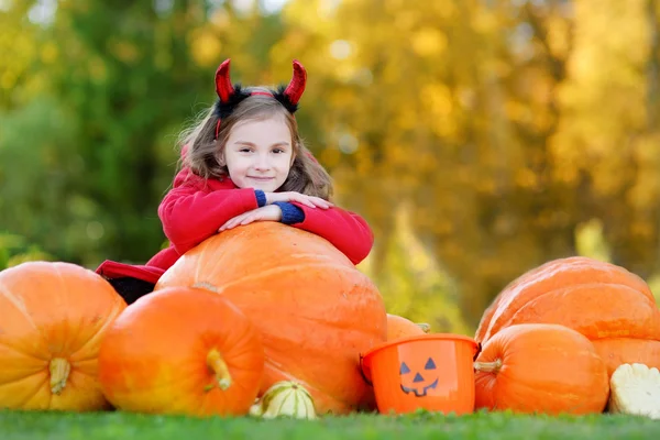 Petite fille en costume d'Halloween — Photo