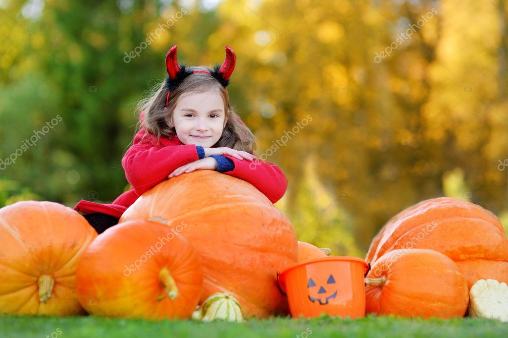 Little girl wearing halloween costume Stock Photo by ©MNStudio 86574434
