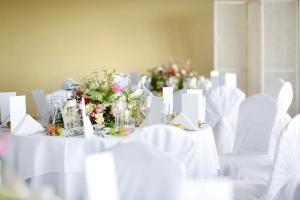 Ensemble de table pour une fête d'événement ou une réception de mariage — Photo