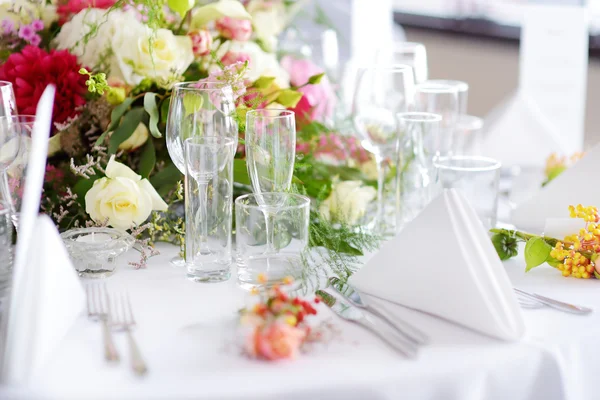 Conjunto de mesa para una fiesta de evento o recepción de boda —  Fotos de Stock