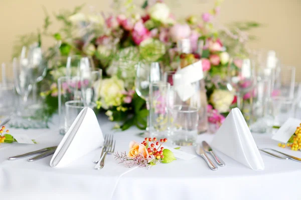 Table set for an event party or wedding reception — Stock Photo, Image