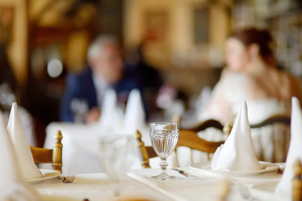 Tisch für eine Event-Party gedeckt — Stockfoto