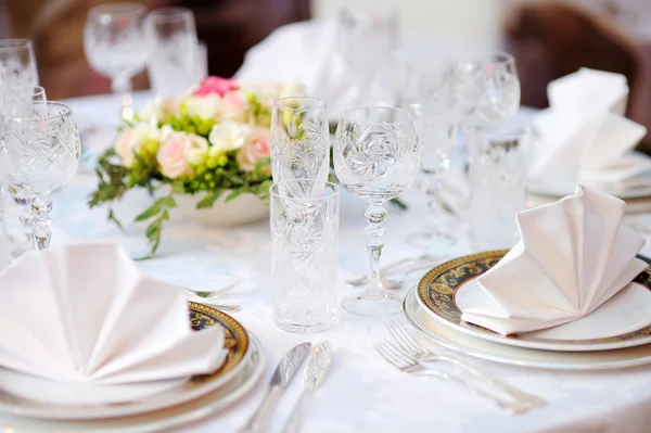 Conjunto de mesa para uma festa de evento ou recepção de casamento — Fotografia de Stock