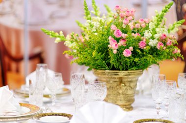 Bir olay partisi için tablo ayarlandı