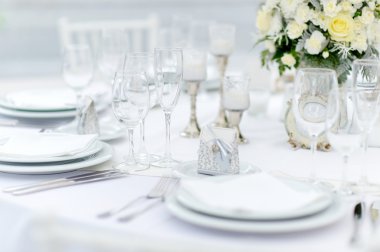 Bir olay partisi için tablo ayarlandı